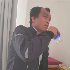 Clip 9 Uống đường cấp cứu đường huyết bị tụt thấp co rút đầu cổ